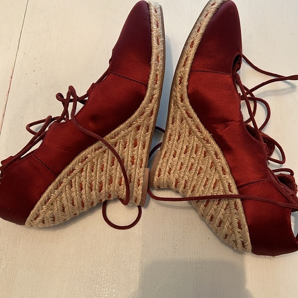 Tory Burch Red Pompom-embellished Lace-up Satin Wedge Espadrilles Merlot 10 - Picture 6 of 11